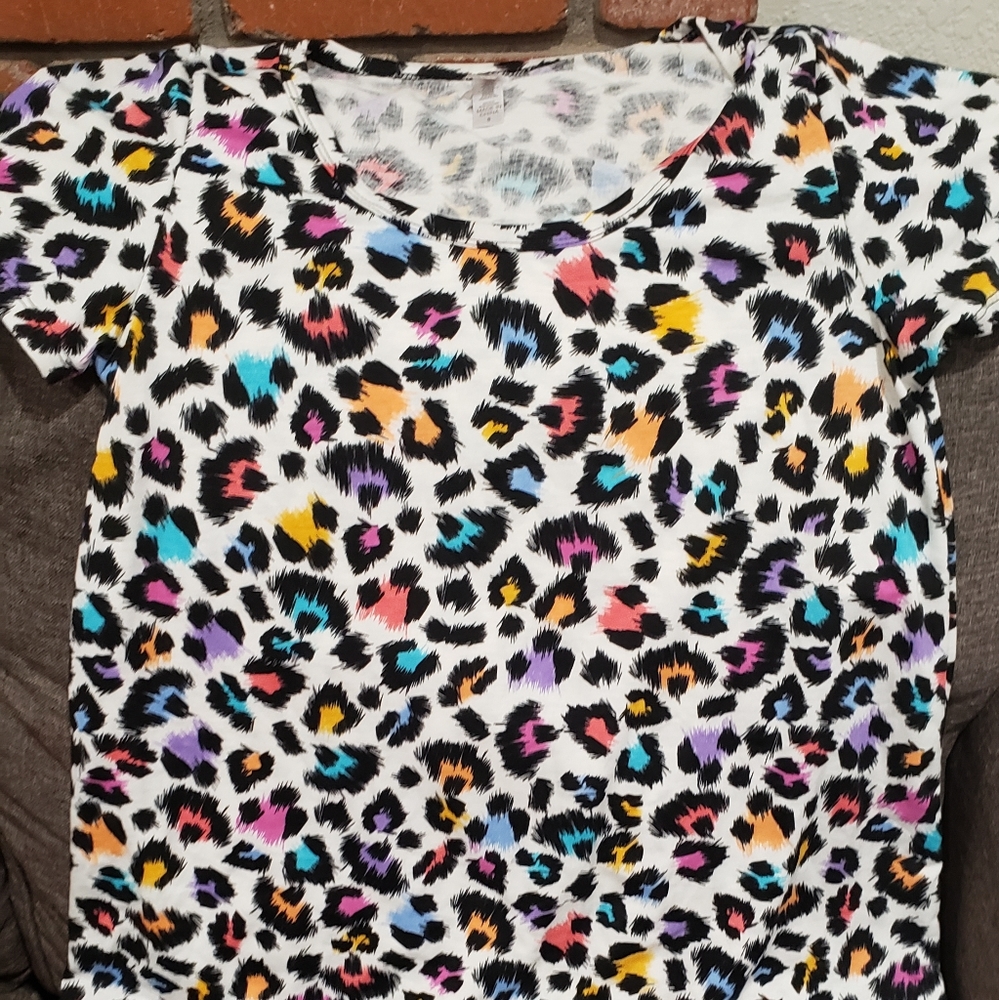 Unicorn - S Rainbow Cheetah Lularoe Classic T